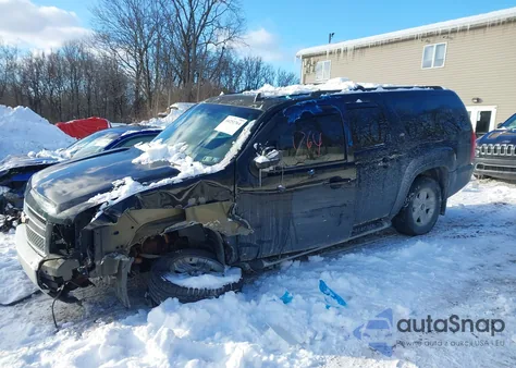 2010 Chevrolet Suburban 1500 Lt1 z USA, uszkodzony, nr VIN 1GNUKJE35AR152154